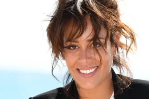 Amel Bent payée pour participer au concert des Enfoirés ? Elle répond cash