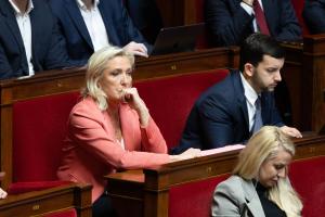 Présidentielle 2027 : Marine Le Pen exclut de faire campagne sous bracelet électronique