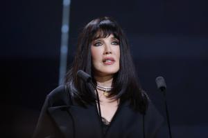 Isabelle Adjani agacée aux César : ce geste capté dès son arrivée