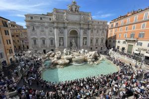Fontaine de Trevi : Rome instaure une taxe de 2 € pour freiner le surtourisme