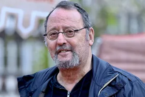 Jean Reno : combien coûte une nuit dans son hôtel de luxe au bord du lac d'Annecy ?