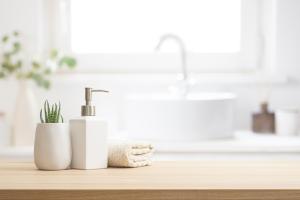 Salle de bain : 3 gestes simples et rapides pour éliminer durablement l’odeur d’humidité