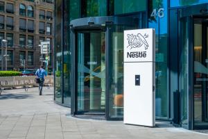 Procès Nestlé Waters : une large part de la procédure sur la pollution aux microplastiques annulée