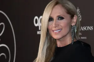 À 55 ans, Lara Fabian rayonne : le geste beauté anti-âge qu’elle adopte depuis 20 ans