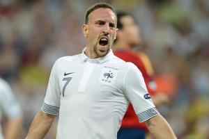 le milieu de terrain français franck ribery réagit lors du match quart de finale des championnats de football de l'euro 2012 espagne vs france le 23 juin 2012 à l'arène donbass à donetsk afp photo franck fife
