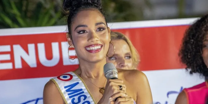 miss france 2020 clemence botino welcomed by crowd at pointe a pitre airport in guadeloupe, french west indies as she returns to homeland after her election photo by alain cassang abacapresscom , 715811 025 pointe a pitre guadeloupe