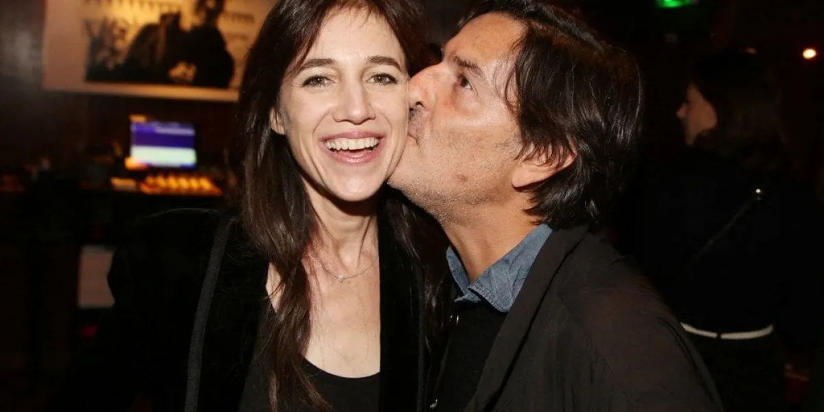 charlotte gainsbourg et son mari yvan attal lors de l'after party du film 'mon chien stupide', au buddha bar organisé par five eyes production a paris, france le 22 octobre 2019 photo by jerome domine abacapresscom , 706084 002 paris