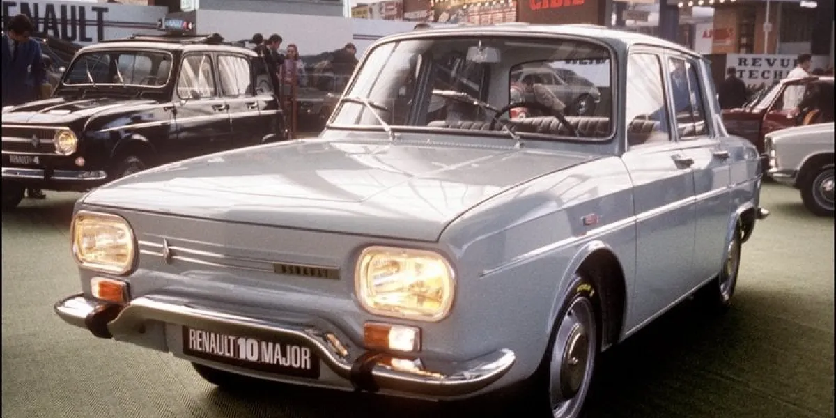 photo datée d'octobre 1968 d'une renault 10 présentée lors du salon de l'automobile à paris (photo by afp)