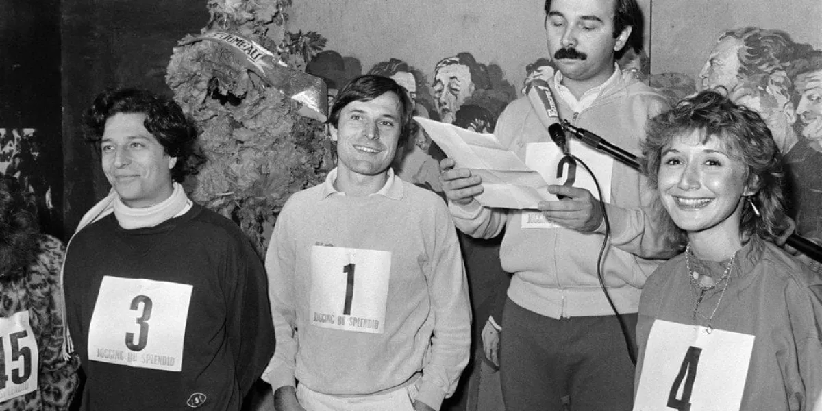 de g à d, les comédiens français christian clavier, bruno moynot, gérard jugnot et marie-anne chazel participent à l'inauguration du théâtre du splendid, le 08 octobre 1981 à parisafp photo jacques demarthon (photo by jacques demarthon   afp)