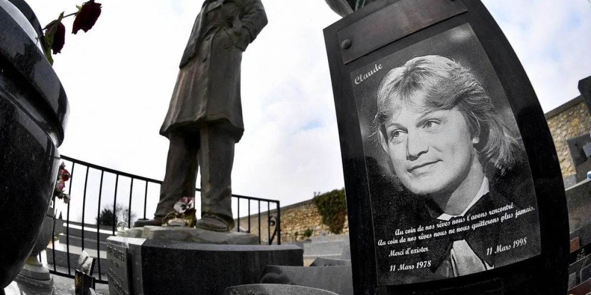 this photo taken on february 27, 2018 shows the grave of late french singer claude francois in dannemois cemetery, south of paris - march 11, 2018 will mark the 40th anniversary of francois' death (photo by gerard julien   afp)