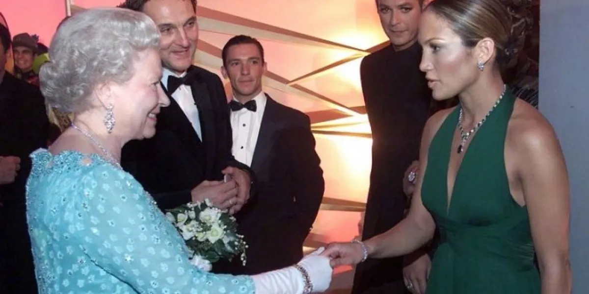queen elizabeth meets jennifer lopez - london