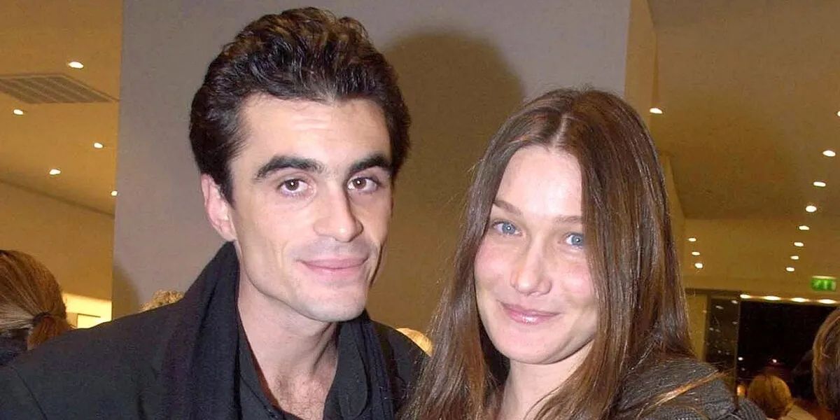 carla bruni et son petit ami raphael enthoven à paris, france, 22 novembre 2001 photo by stefano gundani abacapresscom