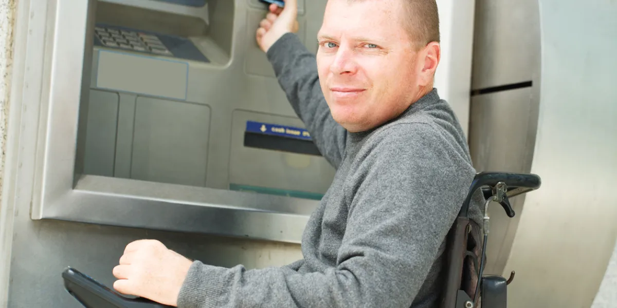 Distributeur de billets accessible