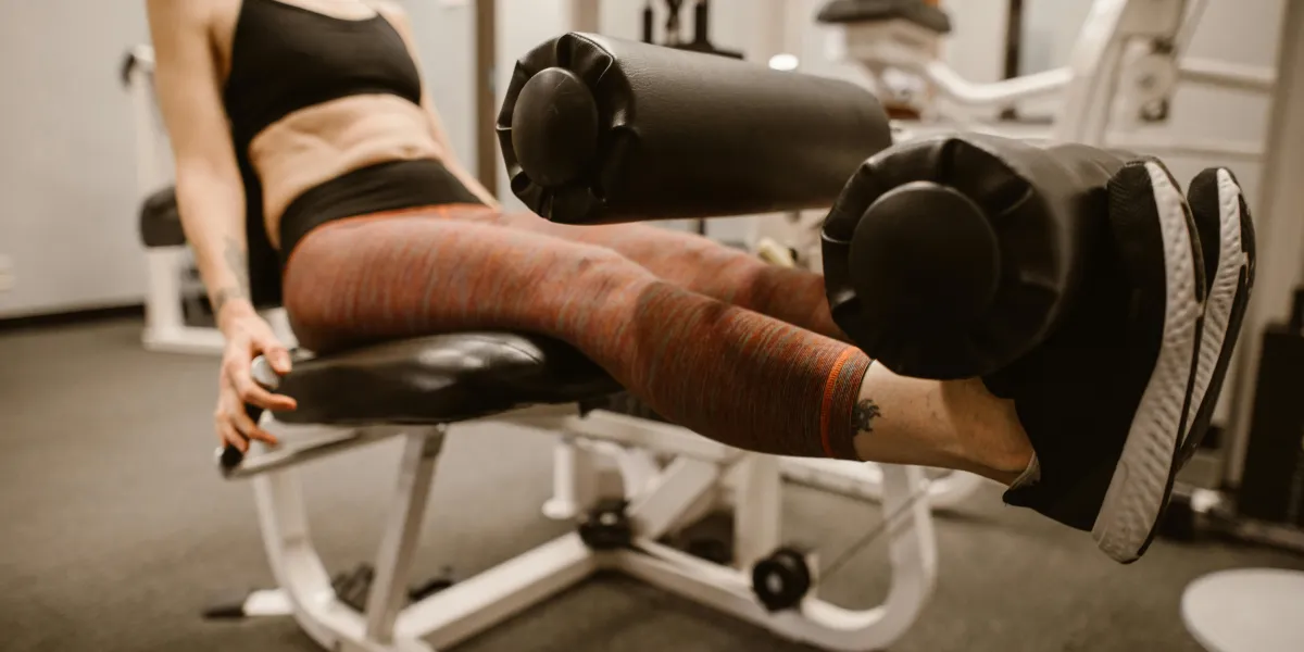 Femme à la salle de sport