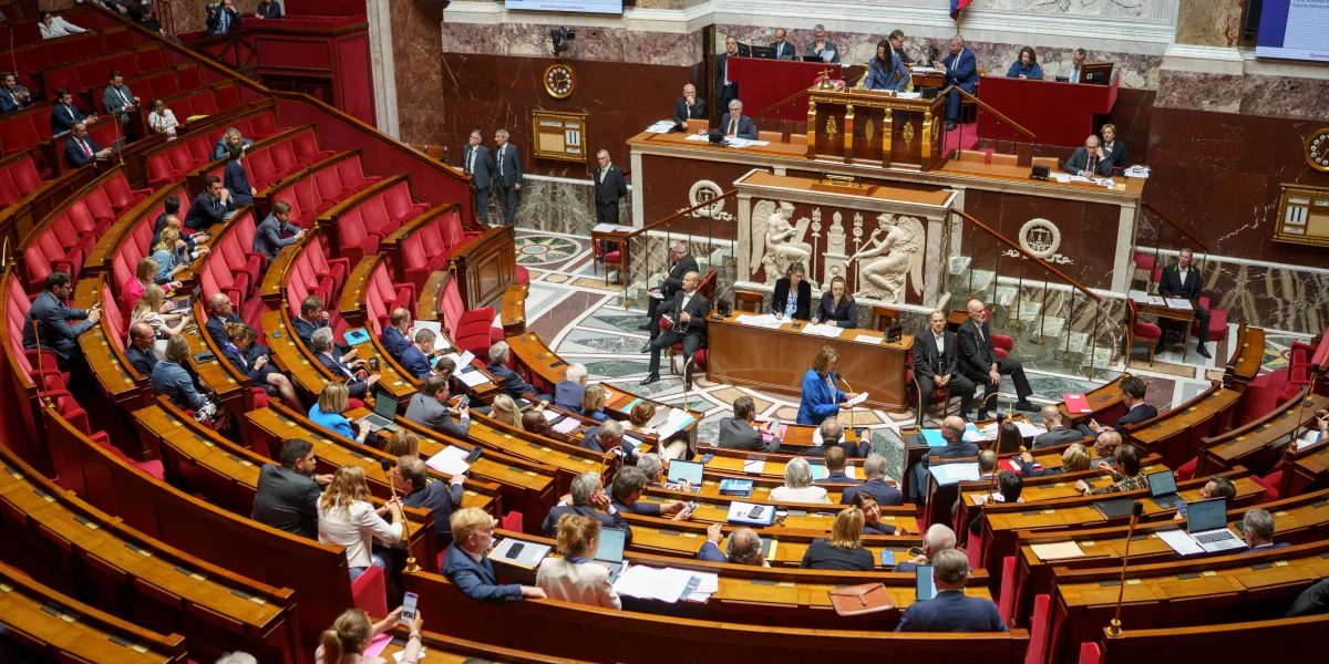 En cas d’échec du vote de confiance de François Bayrou, faut-il dissoudre l’Assemblée nationale ?