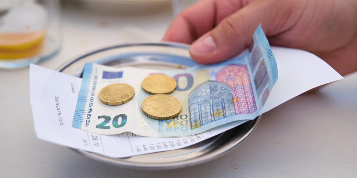 Budget : faut-il fiscaliser les pourboires ? 