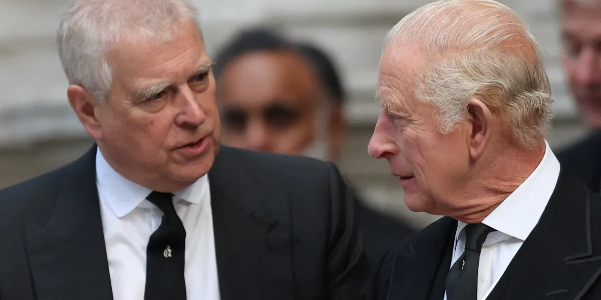 Le prince Andrew et le roi Charles III