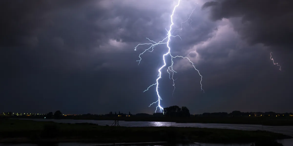 Météo : les orages vont gronder dans ces 14 départements demain