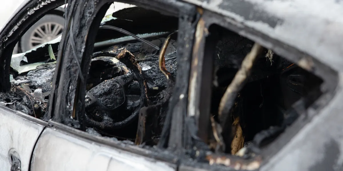 Voiture brûlée 