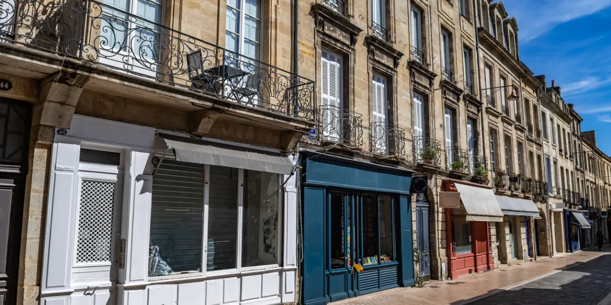 Le gouvernement mise sur une taxe pour redynamiser les centres-villes 