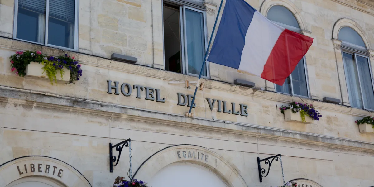 Maire de Chessy : sa démission refusée, il est obligé de marier un homme sous OQTF