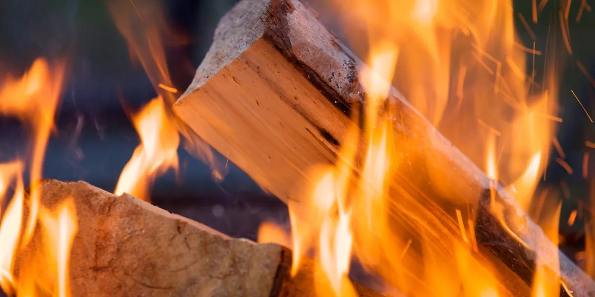 Feu de cheminée : ce détail invisible que la plupart des propriétaires négligent et qui peut embraser votre maison 