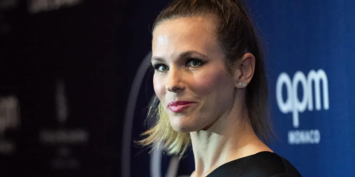 "Ils ont été odieux" : Lorie en pleurs, elle vide son sac et balance les "horreurs" proférées par son ancienne maison de disque