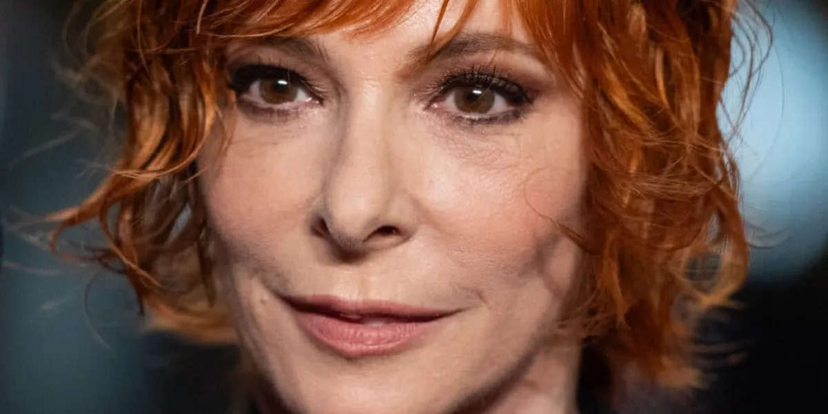 Mylène Farmer réapparaît : sa folle soirée avec le mari de Leïla Bekhti, leur complicité évidente !