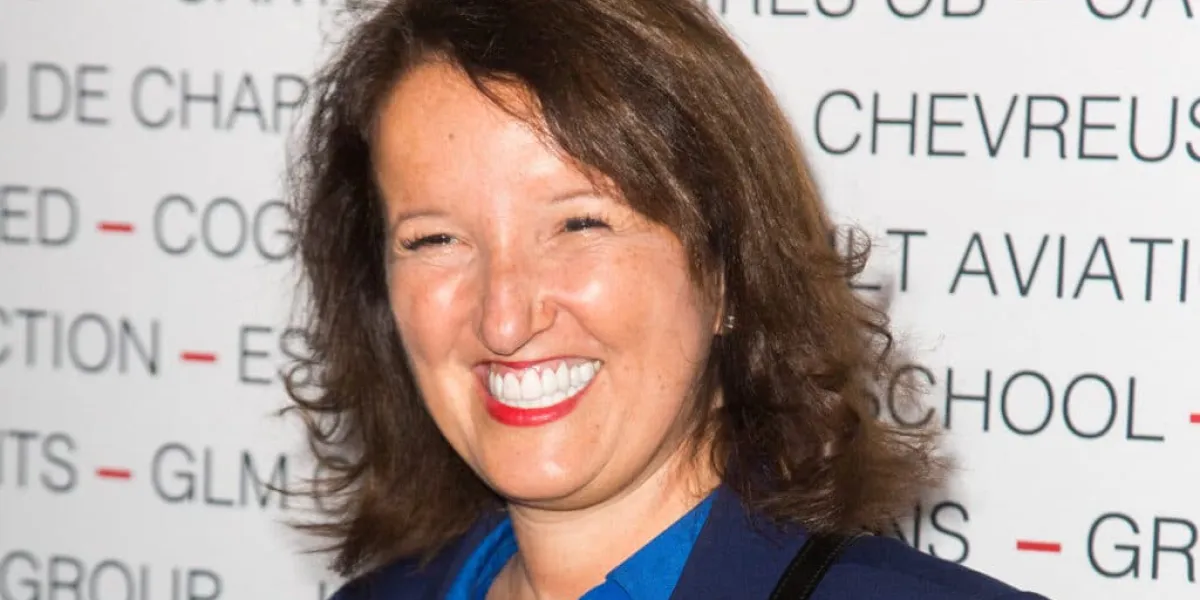 Anne Roumanoff reconnaît avoir succombé à la liposuccion : est-elle depuis devenue addict à la chirurgie esthétique ?