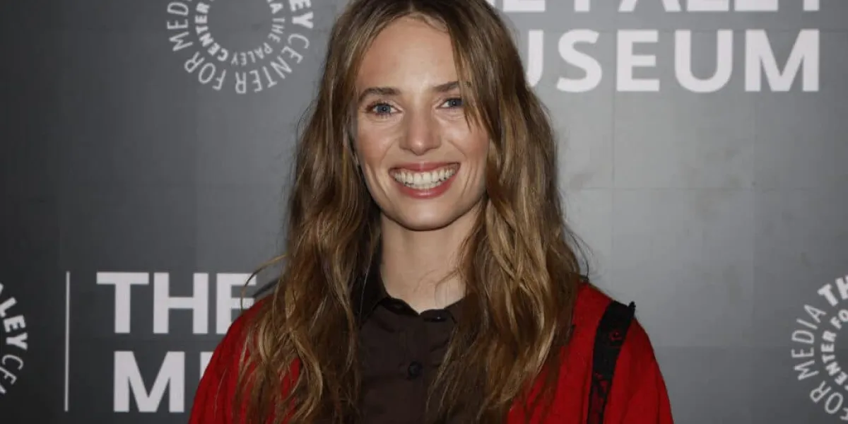 Stranger Things : cette star de la série a dit "oui" pour la Saint-Valentin entourée de ses célèbres parents, Uma Thurman et Ethan Hawke