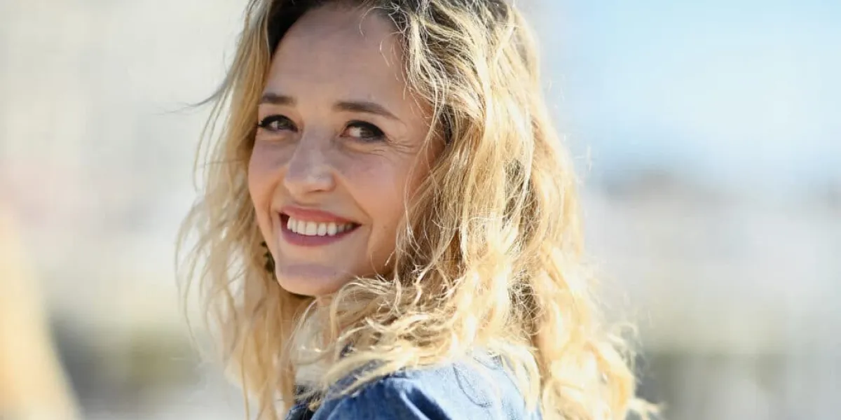 Hélène de Fougerolles a tout quitté pour vivre dans ce petit village pittoresque du Sud, où Sylvie Tellier s’est mariée