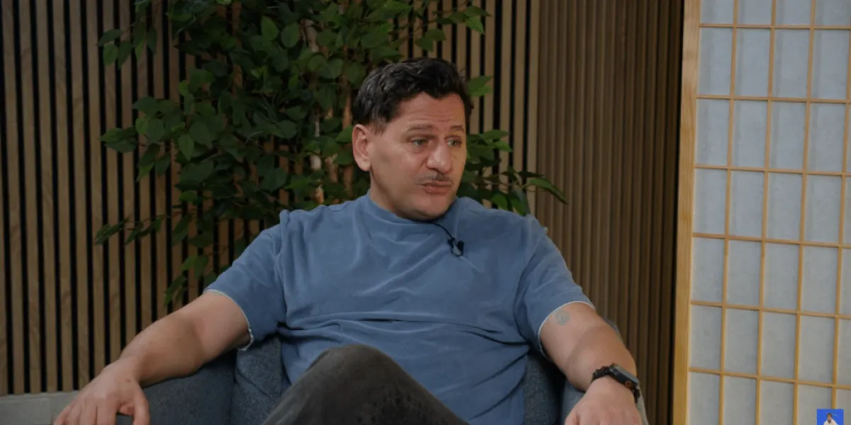 "Il ne me reconnaît plus" : Lionel Tim, ex membre des Linkup, fait de bouleversantes confidences sur son père atteint d'Alzheimer