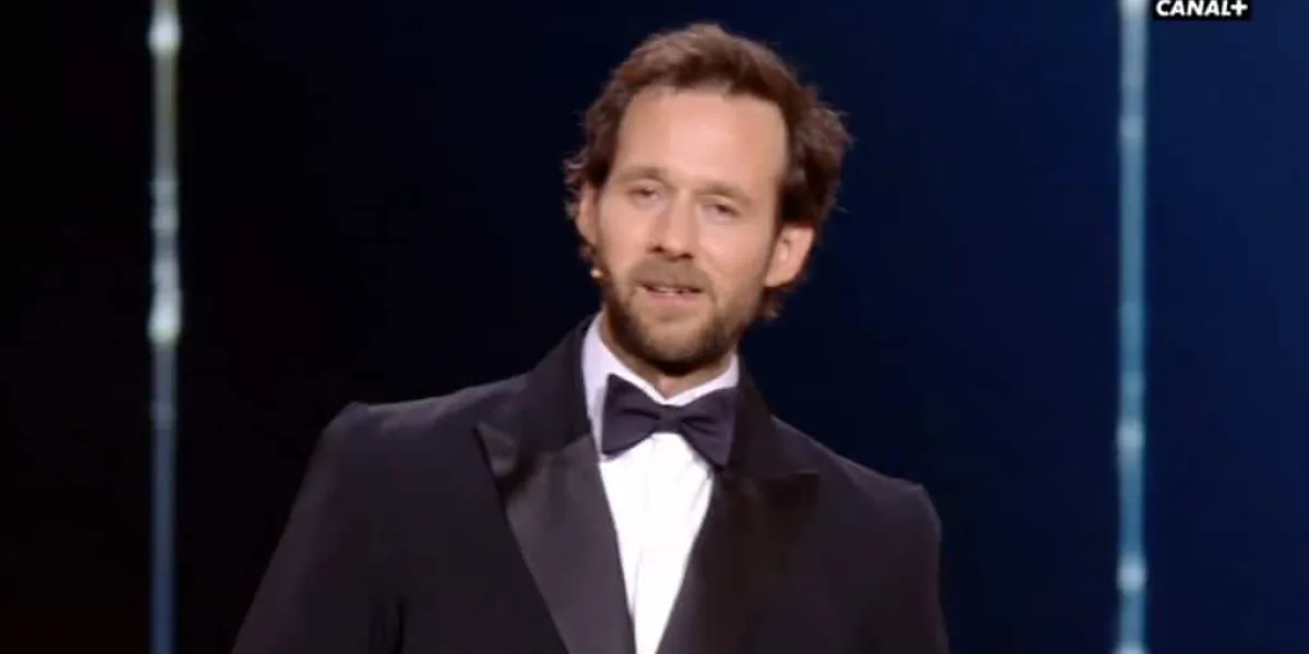 César 2026 : Benjamin Lavernhe craque en direct et fond en larmes face à Jim Carrey