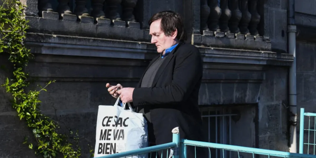 "On dirait un zombie" : Pierre Palmade "méconnaissable" et "paumé" à la veille de sa libération, les langues se délient dans son voisinage