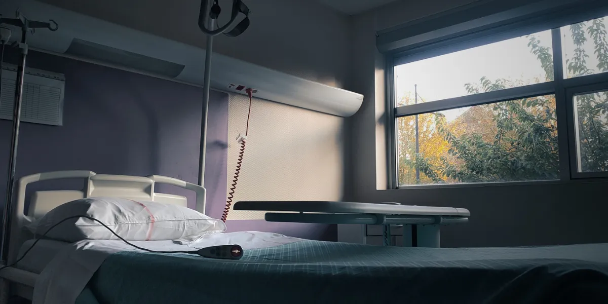 Crans-Montana : après la sortie du coma de son fils, le témoignage du père d’un adolescent blessé