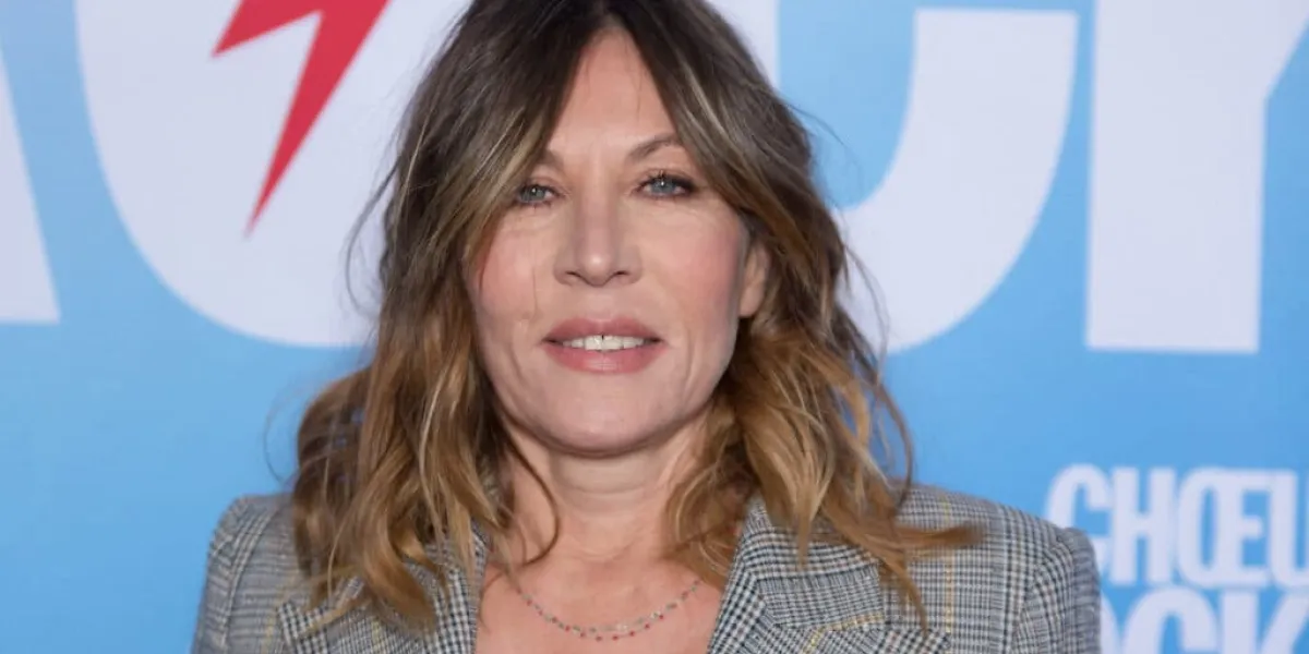 Mathilde Seigner obligée de mentir à son entourage pour regarder en cachette "Les 12 coups de midi"