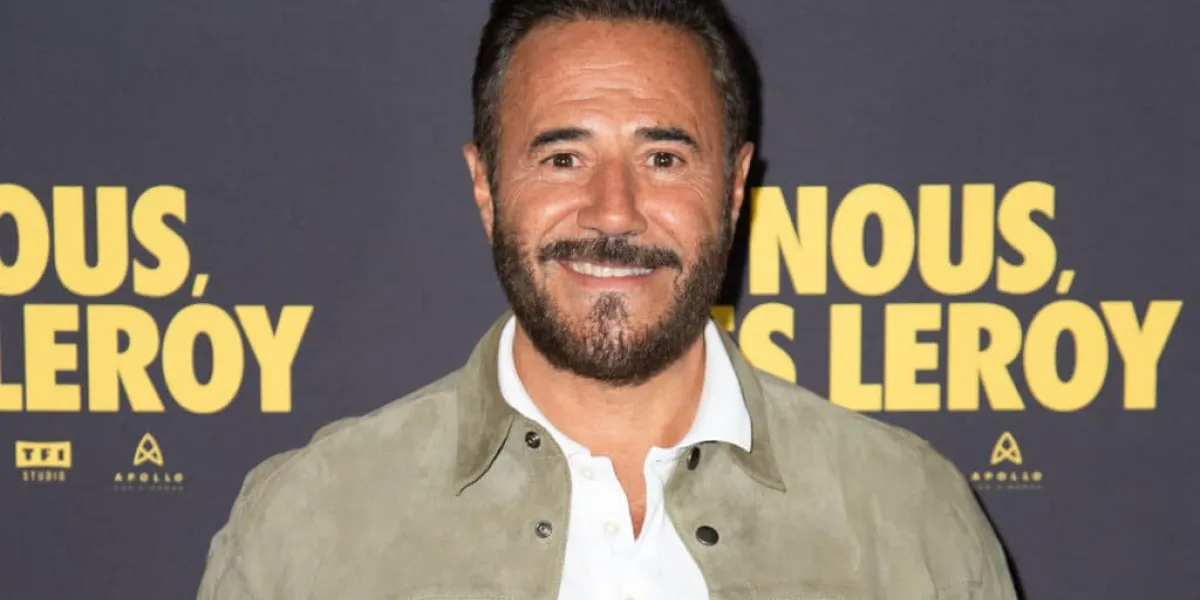 José Garcia, en famille dans une chambre de bonne : ses parents travaillaient pour les "grandes familles" du XVIème arrondissement