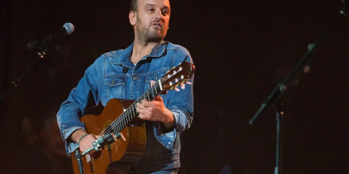 Alain Souchon : son fils Charles s’est choisi un pseudonyme "absurde" pour être "en décalage par rapport à la vie réelle"