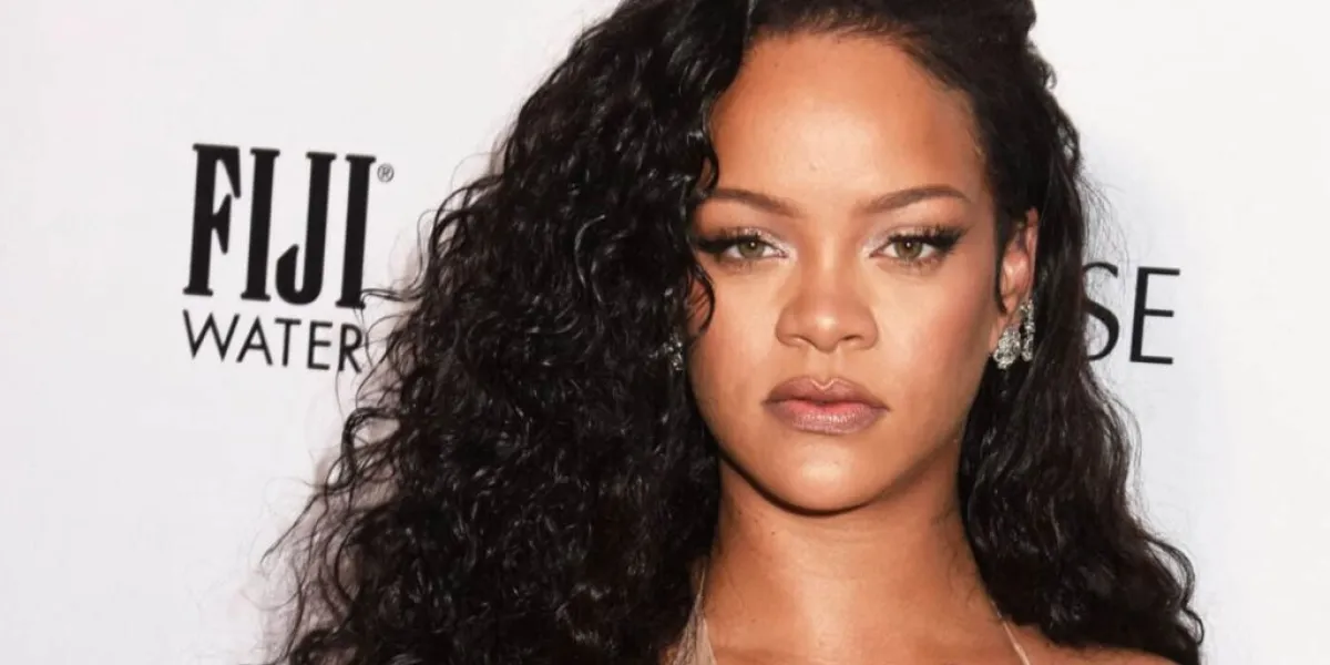 Rihanna, victime d’une fusillade : la chanteuse quitte en urgence sa ville