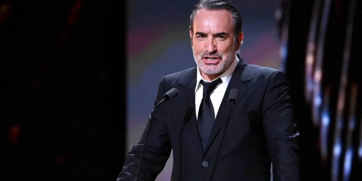 "Elle est con", "Faites votre travail", "Pas légitime", Jean Dujardin se lâche face à Audrey Crespo-Mara, son gros coup de gueule