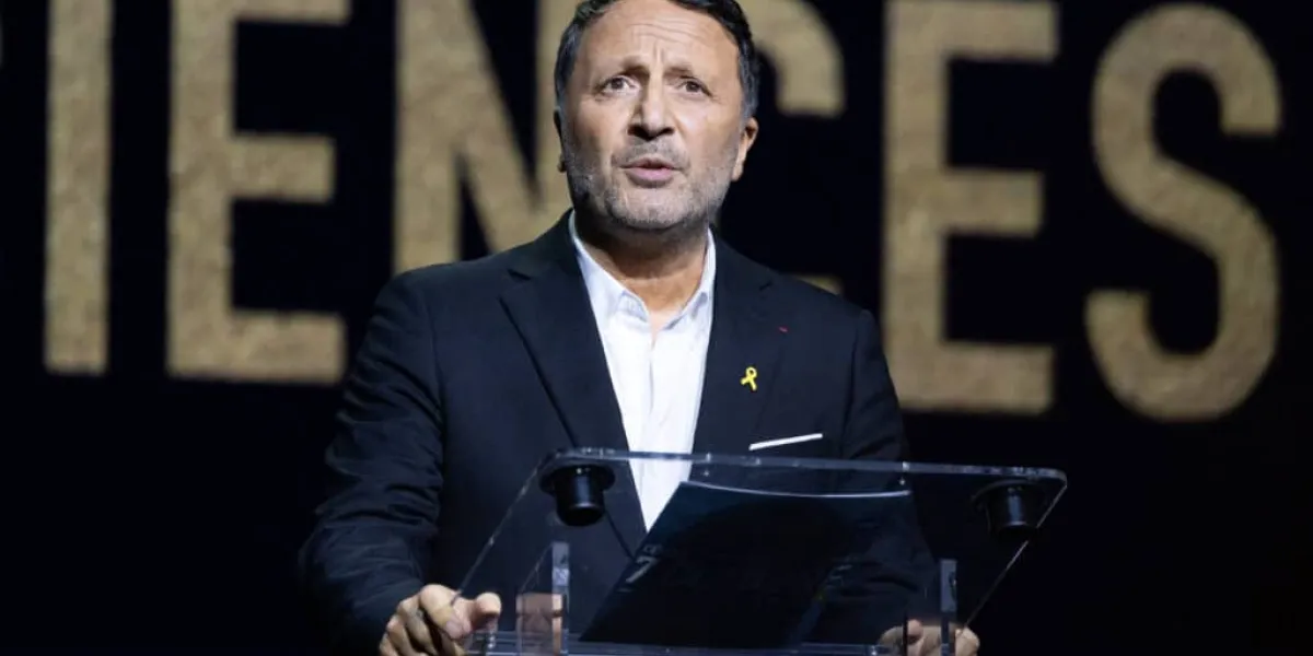 Arthur : entre Paris, Tel Aviv et Saint-Tropez, il ne veut pas choisir