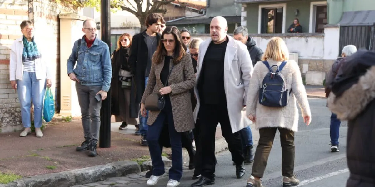 Obsèques de Bruno Salomone : sa femme Audrey soutenue par son ami de longue date, Jean Dujardin, les premières images d’un au revoir