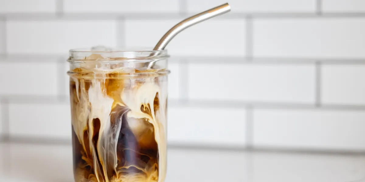 Singapour : un étudiant français de 18 ans encourt la prison après avoir léché... une paille