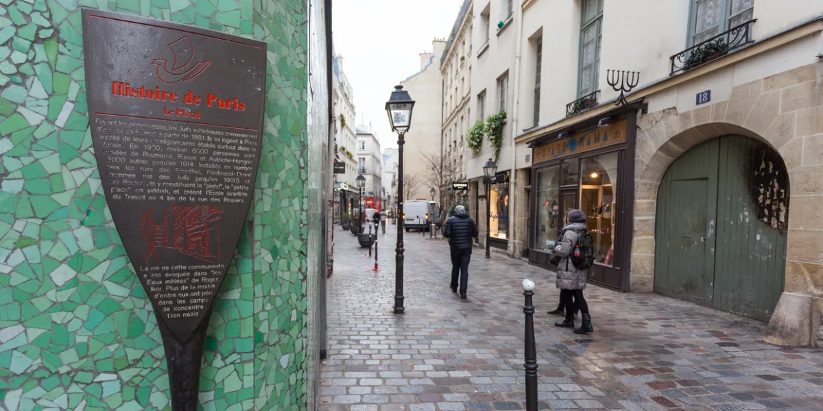 Rue des Rosiers Paris