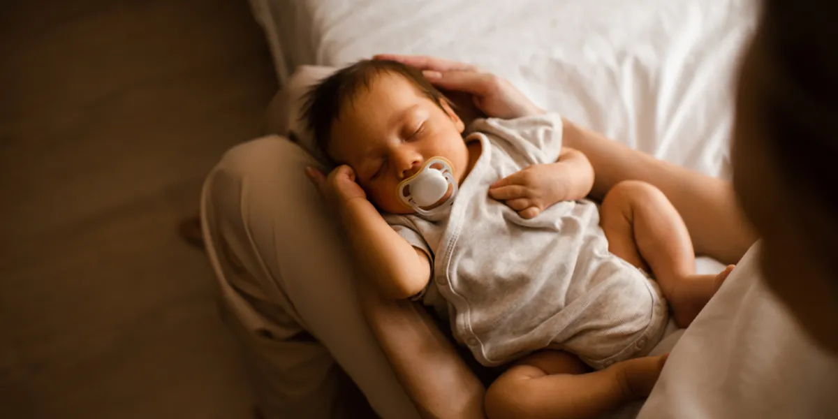 Vers un congé de naissance de trois mois pour les jeunes parents ?