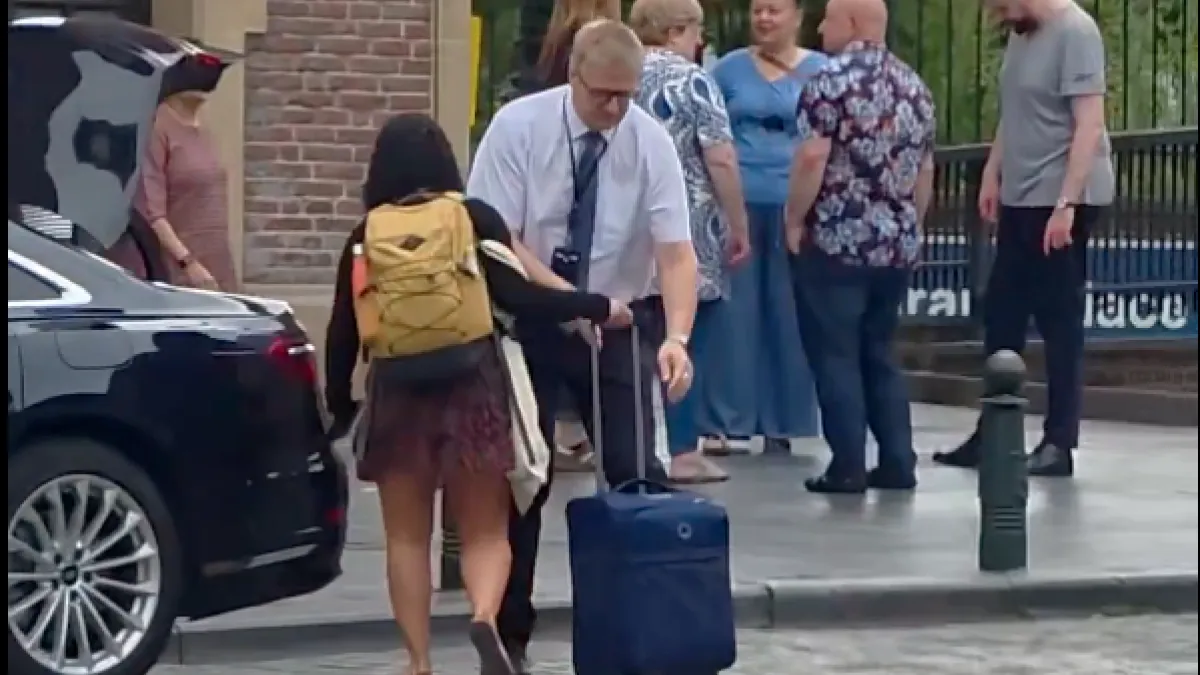 Manon Aubry et son chauffeur
