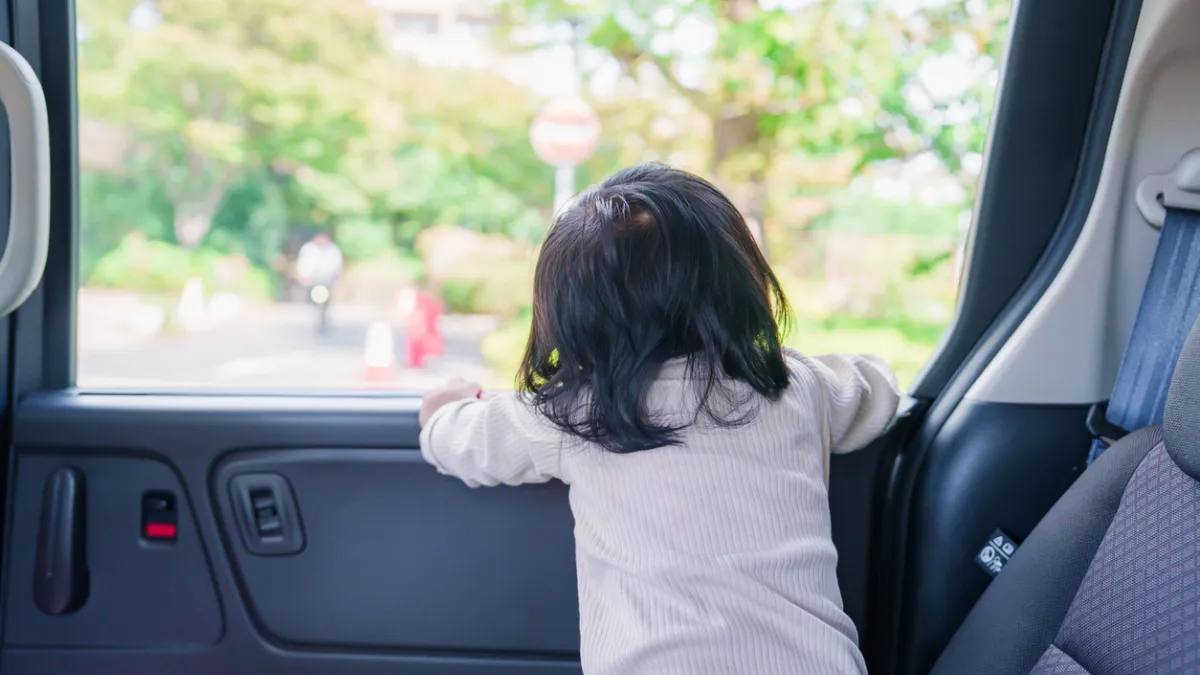 Enfant enfermé voiture