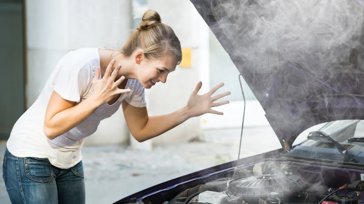 femme panne de voiture