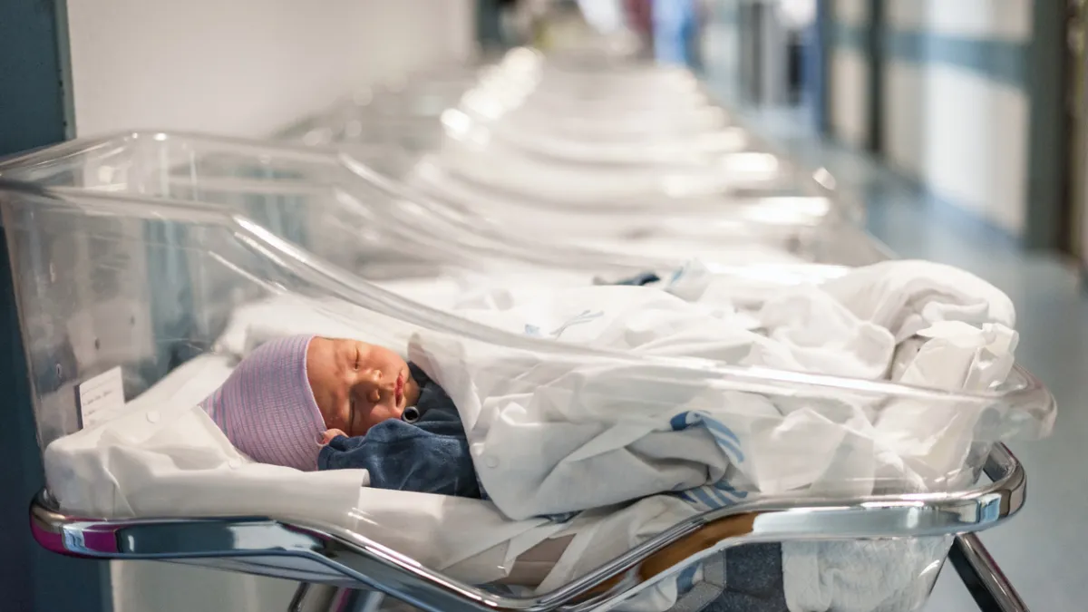 Échangés à la naissance il y a près de 40 ans, deux Américains poursuivent l'hôpital en justice