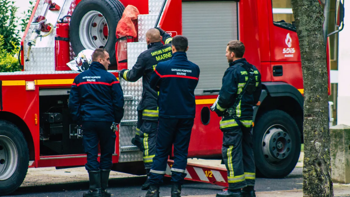 Calendriers 2027 : combien donner aux pompiers et aux facteurs lors de leur tournée ?